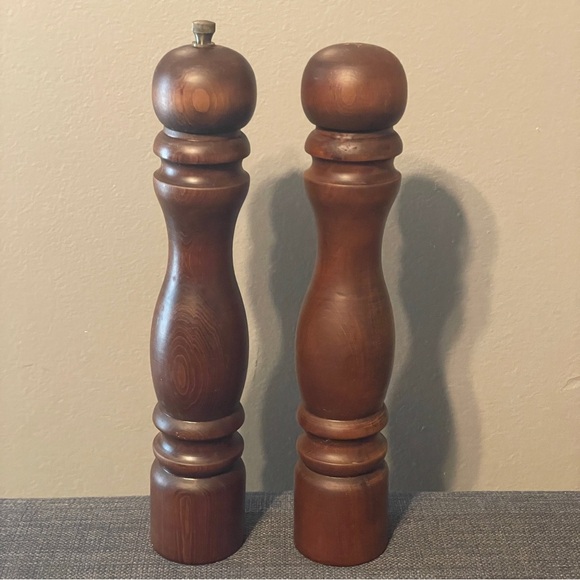 Vintage Gail Craft Wood Salt and Pepper Shakers Woodenware Japan Kitchen 10” - Picture 1 of 4